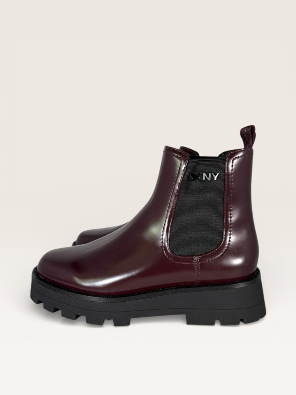 DKNY Women's Senni Chelsea Lug Boots Size 8.5